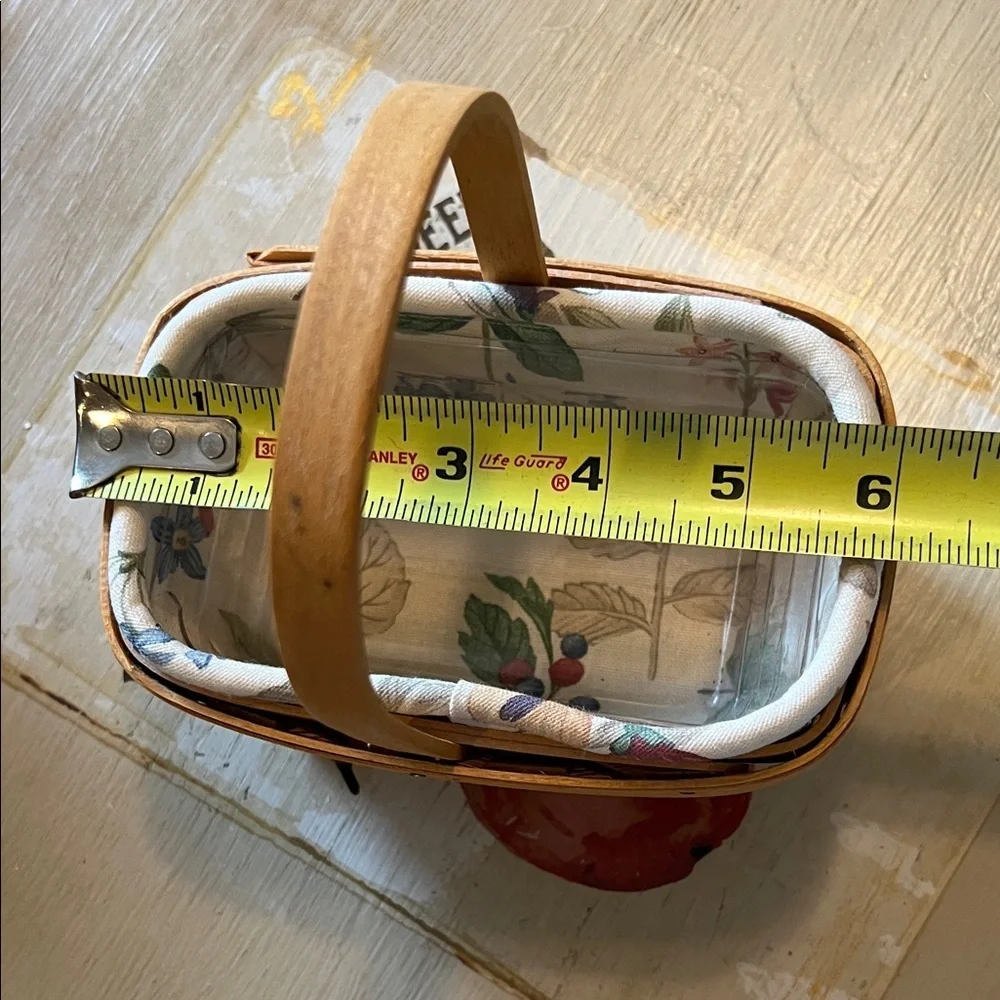 Longaberger ‘99 Hostess Basket w/Liner, plastic protector and stationary handle